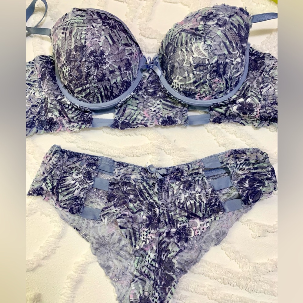 🔥 Sz 36D lace demi push-up bra and matching size small cheeky panties